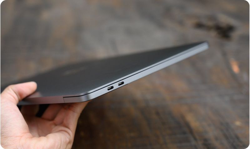 4695911-tren-tay-macbook-pro-13-2019-6161-1593143536.jpg
