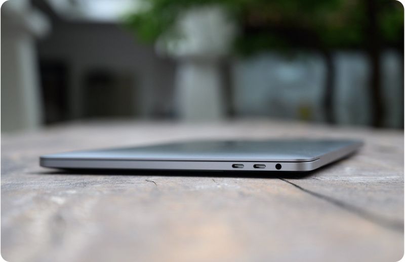 4695914-tren-tay-macbook-pro-13-2019-6176-1593143635.jpg