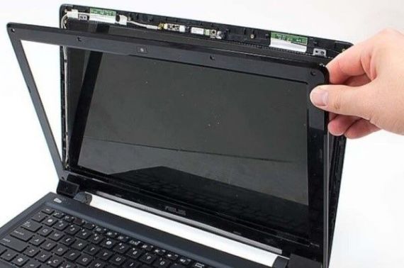 3 nguyên nhân chính khiến laptop vẫn chạy nhưng màn hình lại không lên